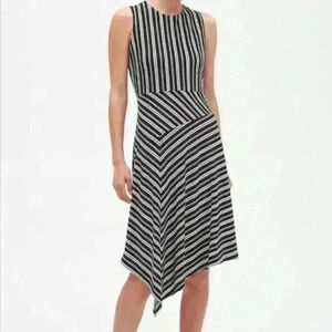 BANANA REPUBLIC Black & White
Asymmetrical Dress
